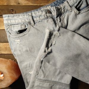 🌿FREE PEOPLE Distressed Cropped Jeans